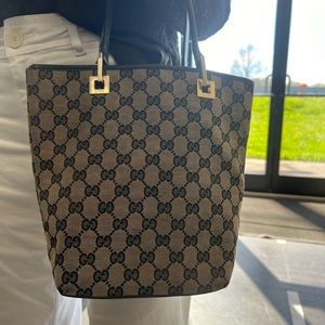 Authenticated Gucci mini tote in excellent condition!!
